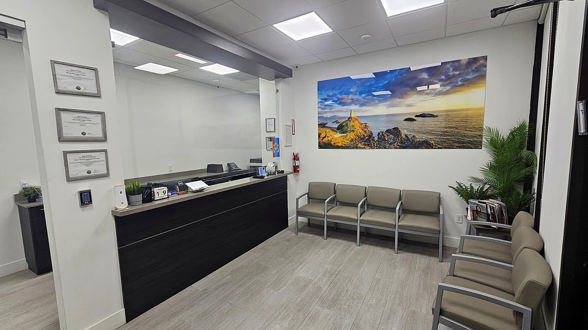 The real waiting room and front desk at Florida MRI